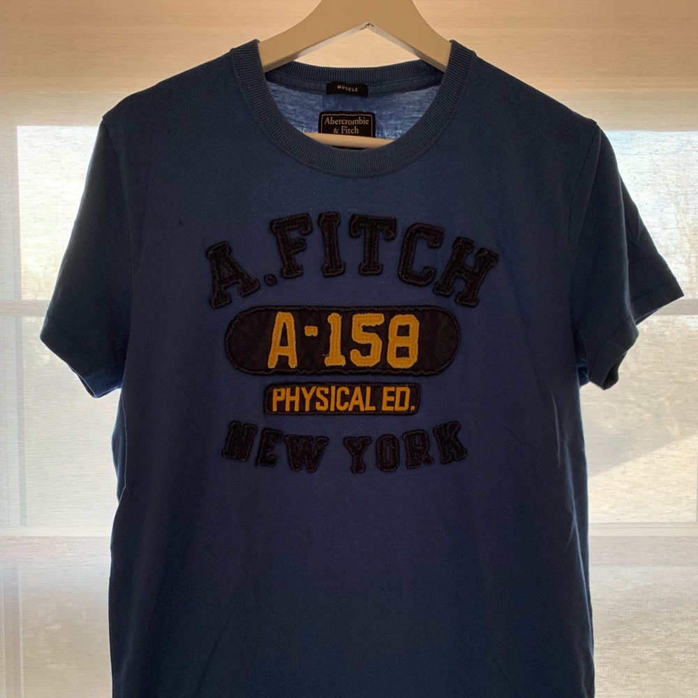 Abercrombie & Fitch t shirt for men. Size Small.